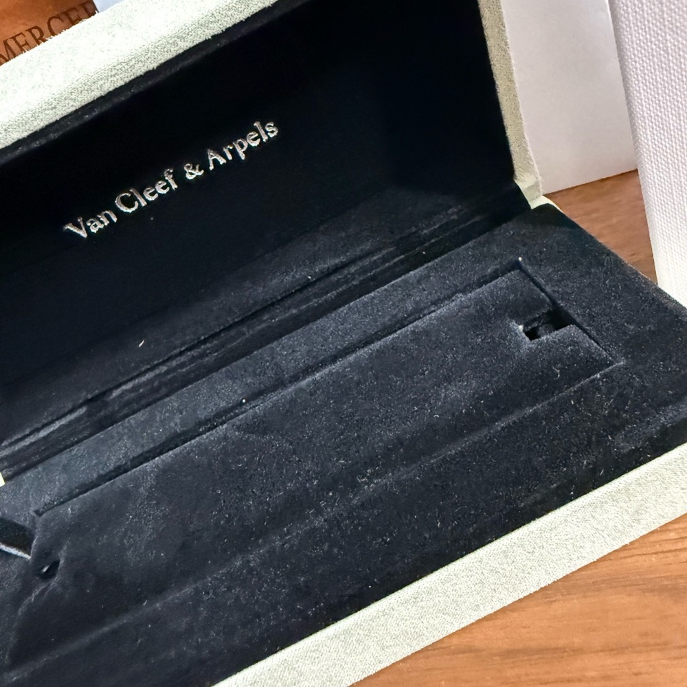Van Cleef & Arpels Authenticity Certificate Set I… - image 3